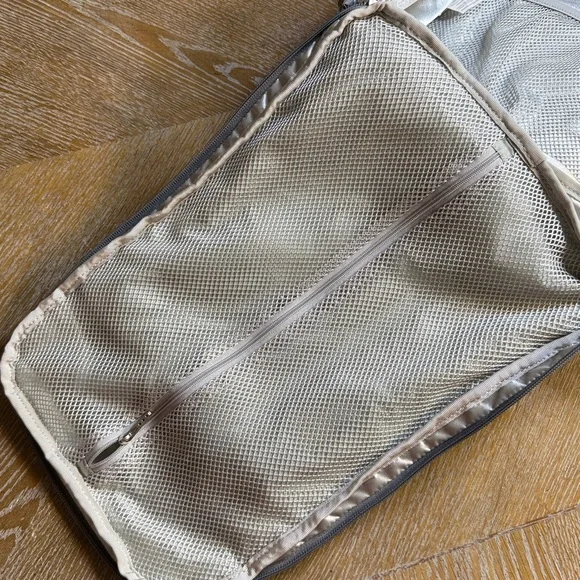 Ju-Ju-Be Gray Polka Dot Baby Bag - Picture 11 of 13